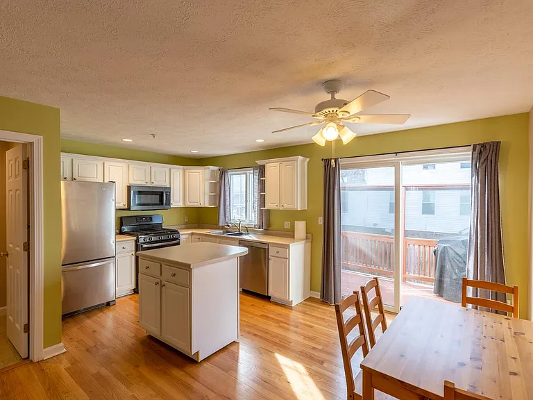 204 Washington St #3 — Photo 3