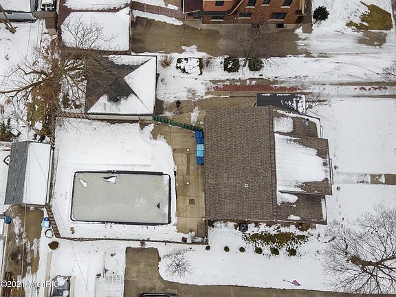 5th image of 636 Pennoyer Ave