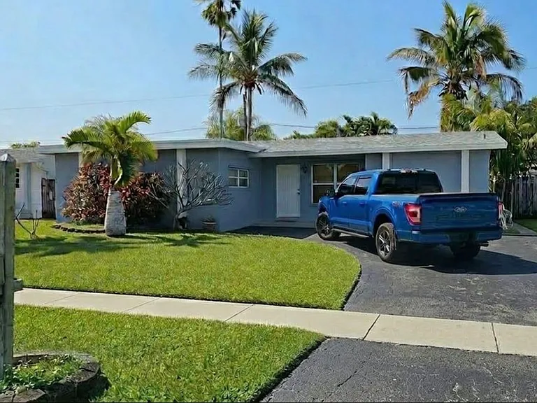 8381 NW 28th Pl — Photo 1