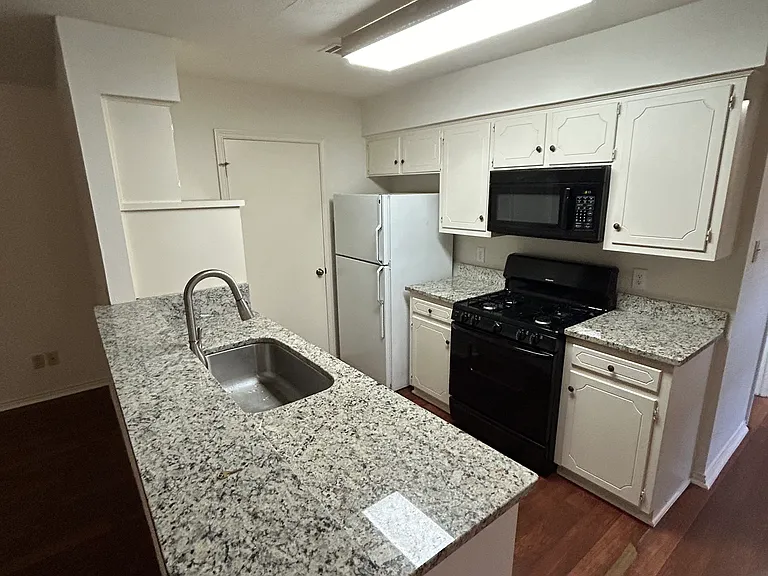 1302 Crescent St — Photo 11