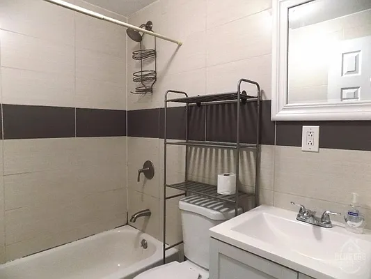 Rented by Blue Egg Realty Corp | media 8