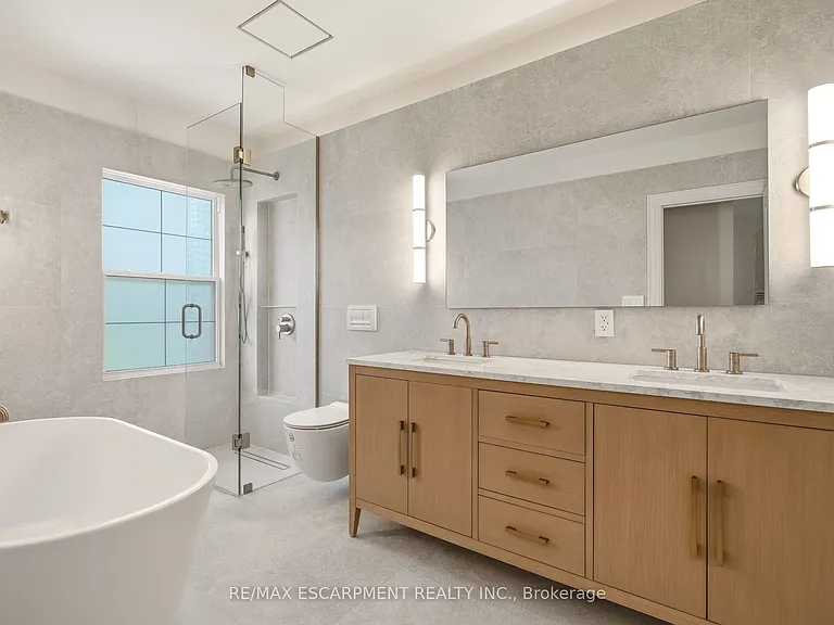 131 Markland St — Photo 37