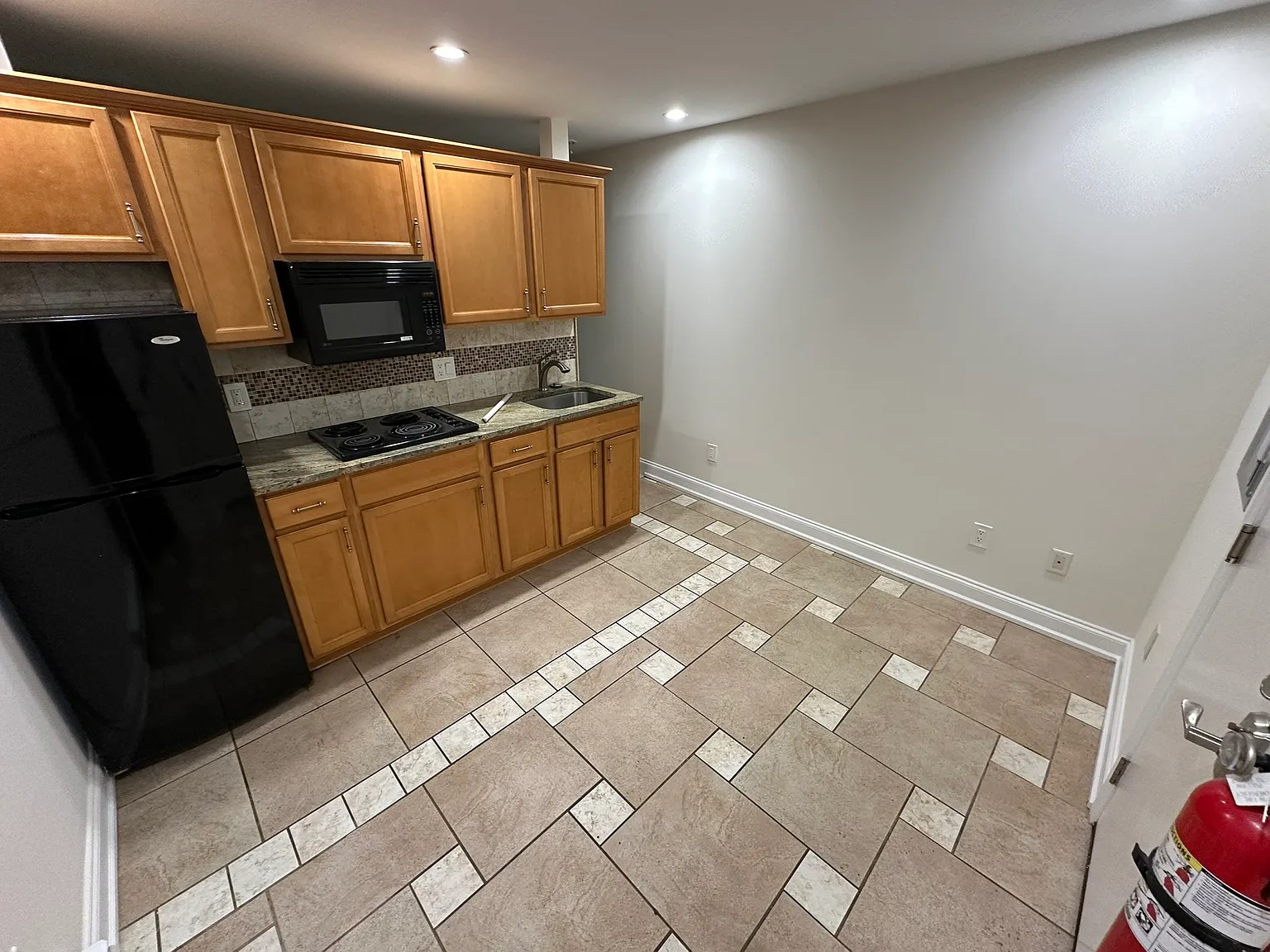Studio, 400 sqft, $1,050 — Photo 2