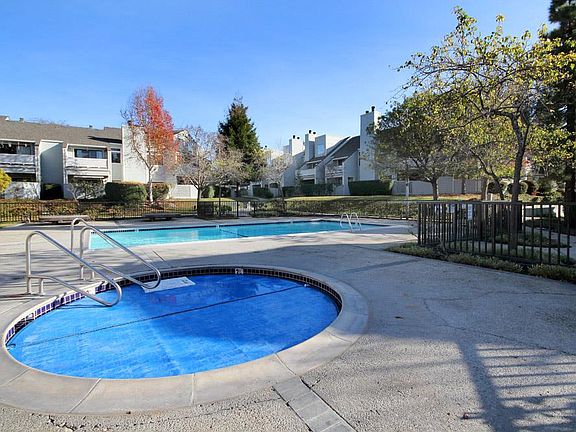2nd image of 2619 Willowbrook Ln Unit 100