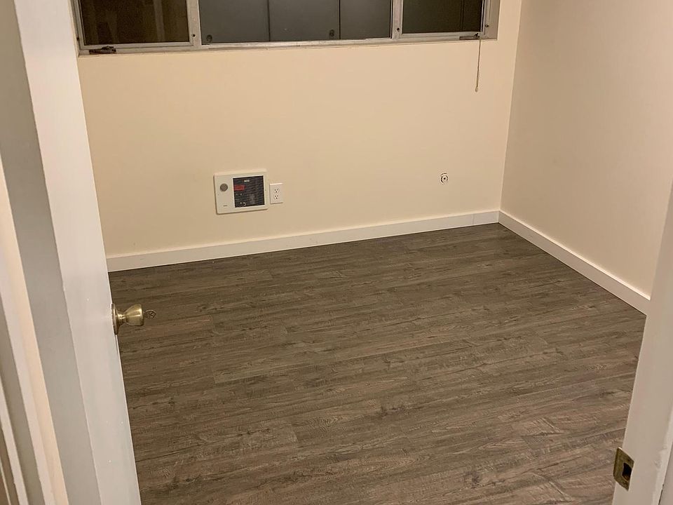 2nd image of 540 Bellevue Way SE APT 6