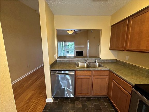 5th image of 2425 Oxford Pl APT 169