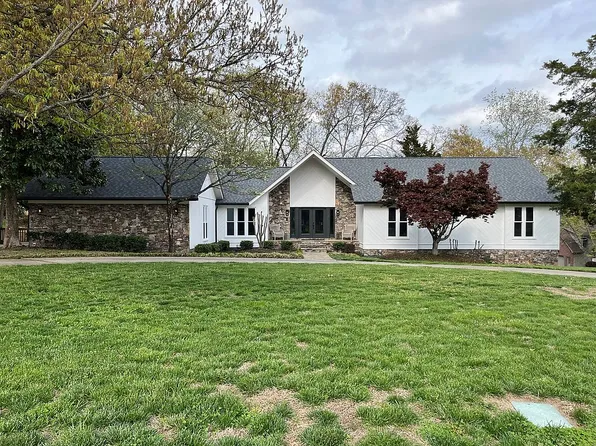 9405 Mountain Shadows Dr, Chattanooga, TN 37421