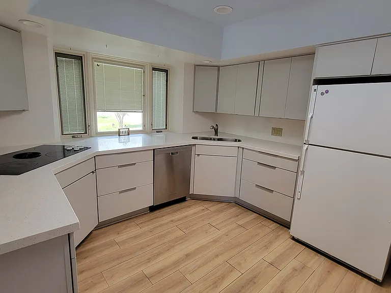 2107 S Ventura Dr — Photo 3