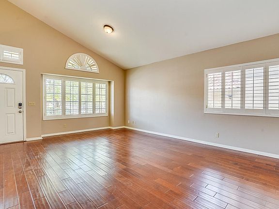 3rd image of 608 N Elm St