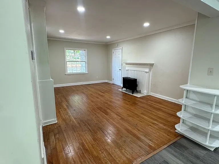 2818 Mallory St — Photo 3