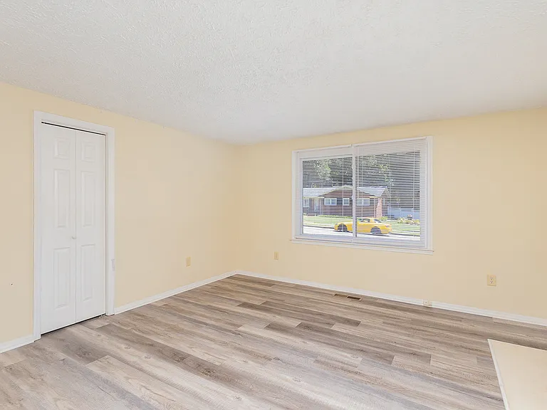 3131 Vestal Pl — Photo 5