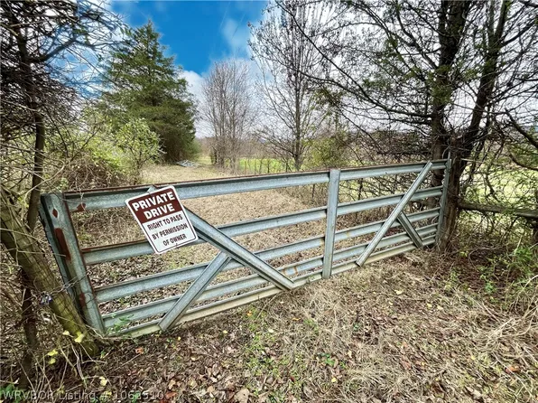 812 Victory Ln, Hartford, AR 72938