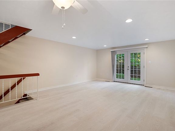 4th image of 803 Newton Sq