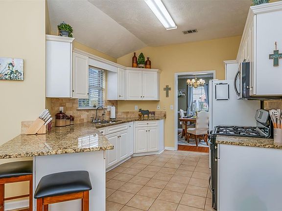 4th image of 9319 Bristlecone Dr