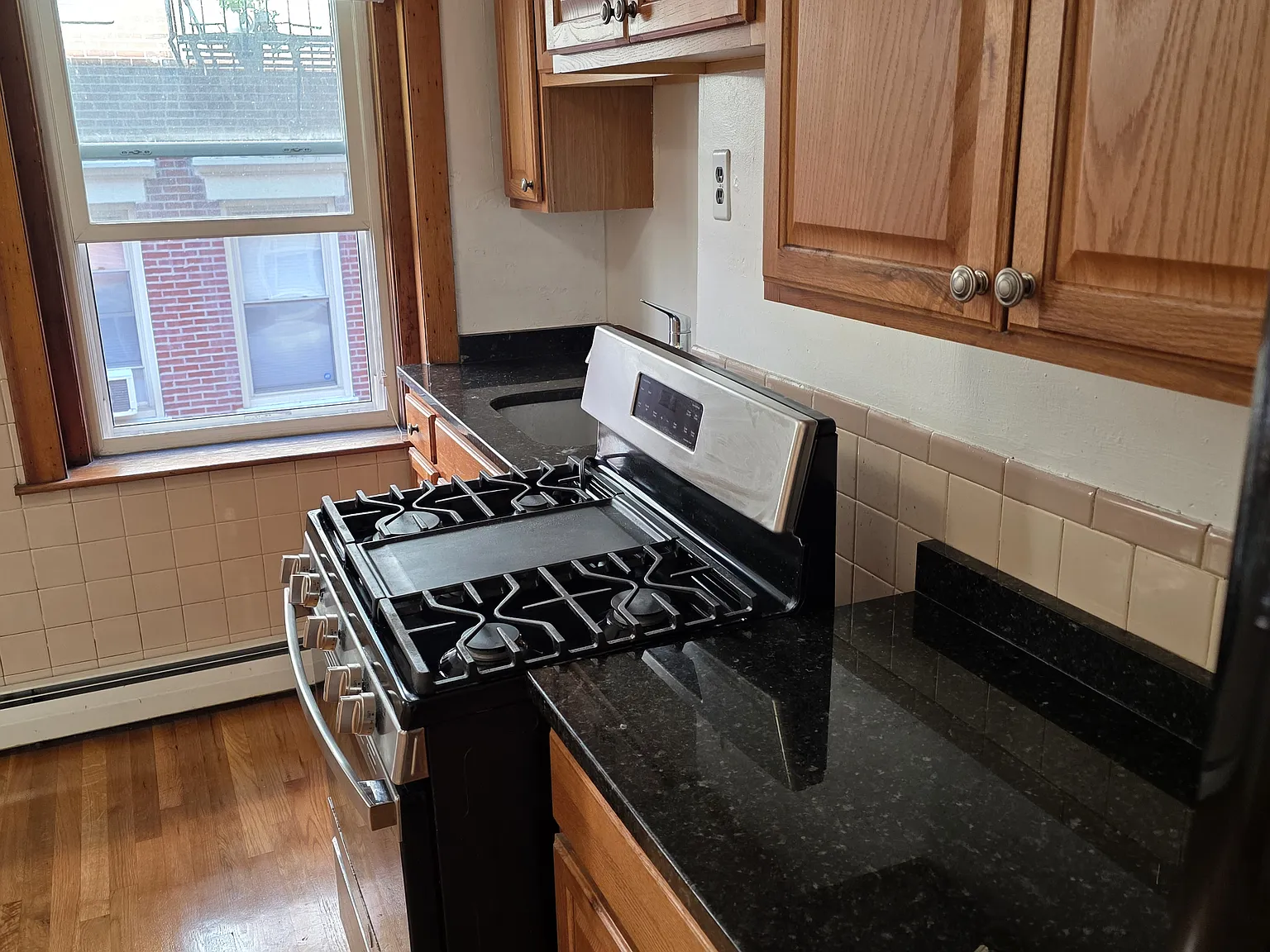 2 bed, 750 sqft, $2,900 — Photo 3