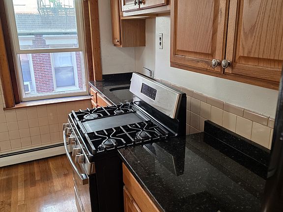 3rd image of 7 Margaret St APT 4