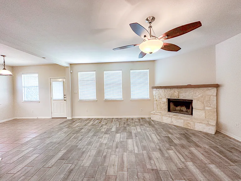 2033 Dove Crossing Dr — Photo 4