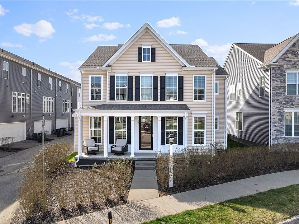 1st image of 301 Harlequin St