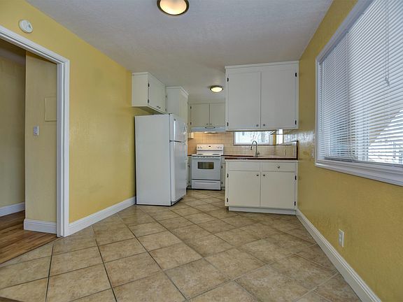 5th image of 4545 Moorpark Ave APT 3
