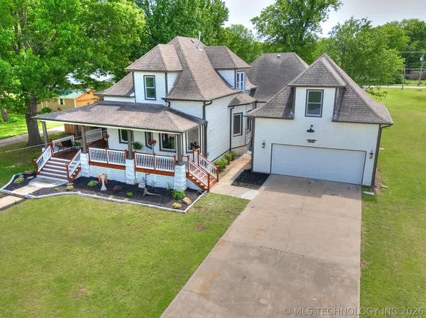 908 SE 3rd St, Wagoner, OK 74467