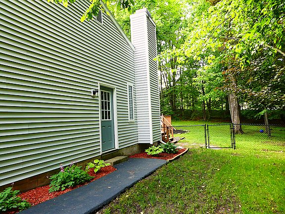 4th image of 22 Carriage Way