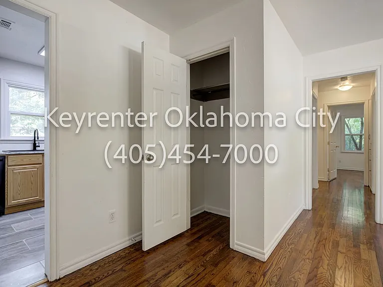 1520 Rowena Ln — Photo 14