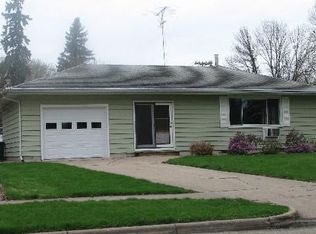 826 15th St E, Glencoe, MN 55336