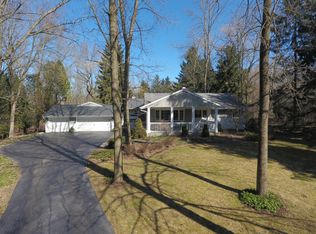 11726 N Country Ln, Mequon, WI 53092