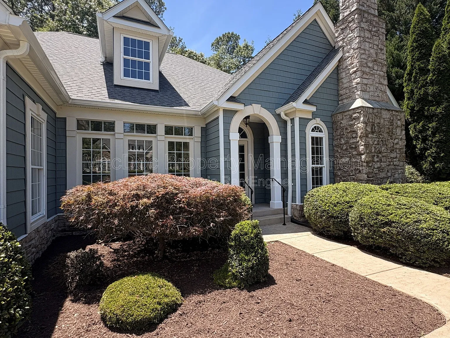 3 bed, 4.5 bath, 4345 sqft, $4,100 — Photo 2