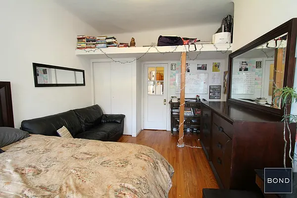 Rented by Bond New York | media 23