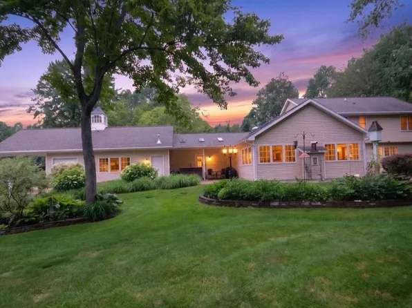 4010 E Old Pine Trl, Midland, MI 48642