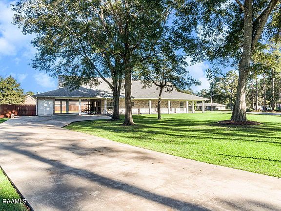 5th image of 2415 Blue Haven Dr