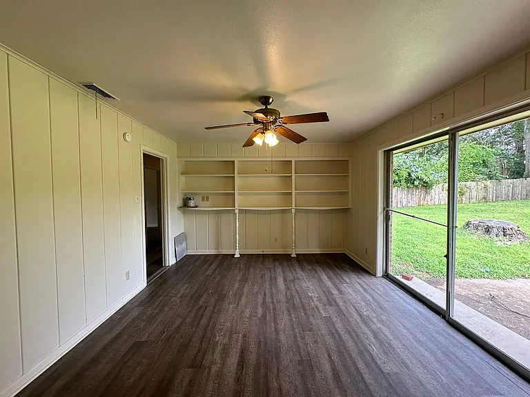 2725 Tanglewood Dr — Photo 9