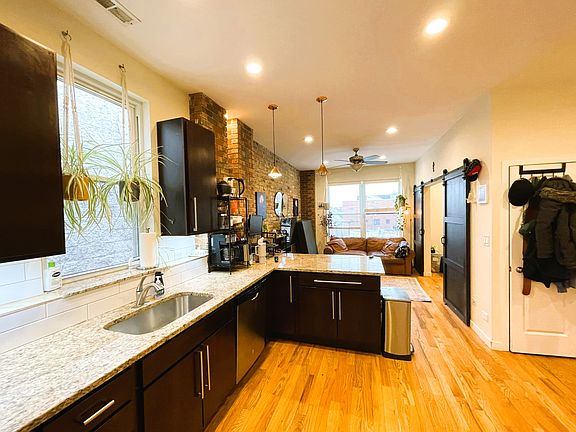 2nd image of 821 N Damen Ave #3
