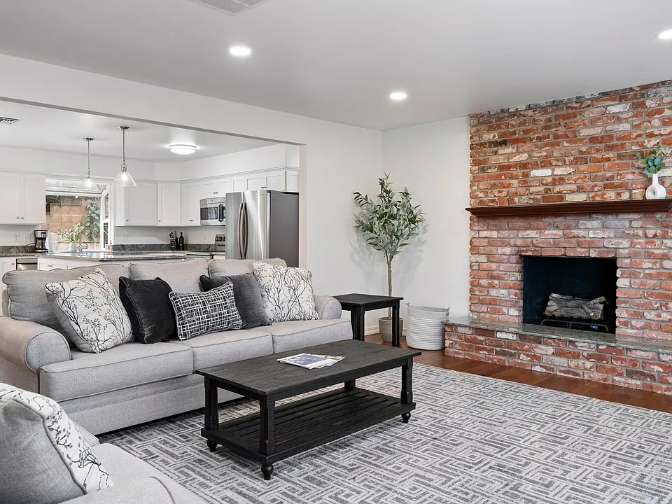 434 Fairview Ln