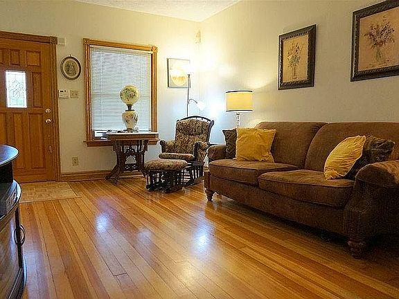 4th image of 6038 Hickory St