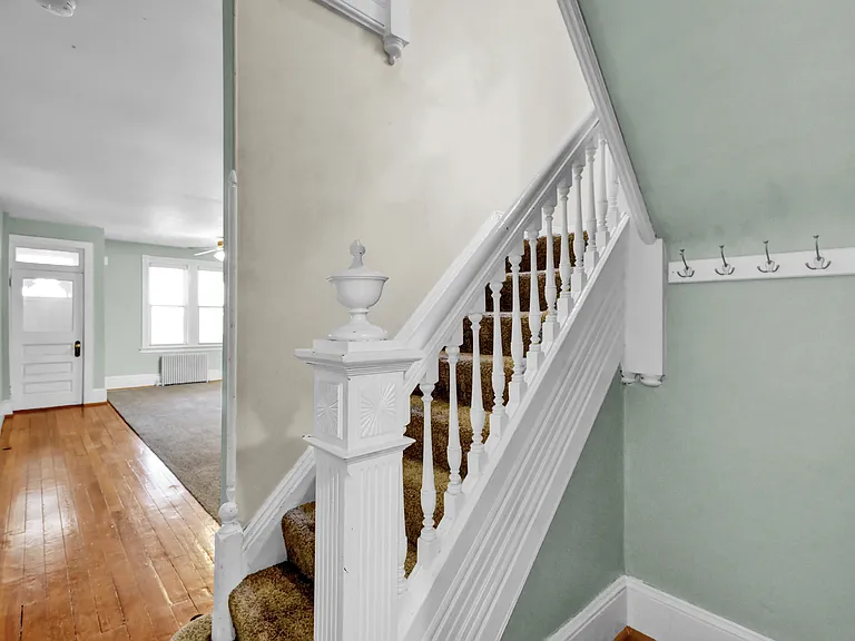 744 E Chestnut St — Photo 2