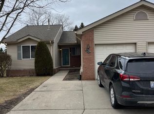 24381 Juliet Dr, Center Line, MI 48015