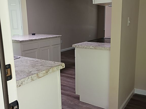5th image of 104 Kenton Ave