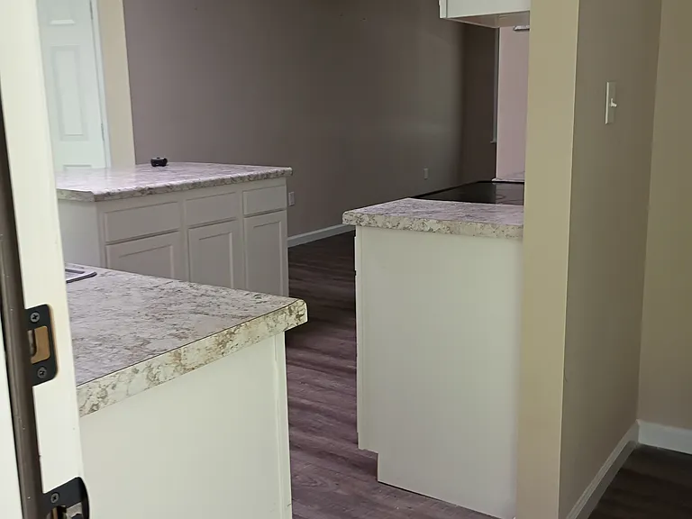 104 Kenton Ave — Photo 5