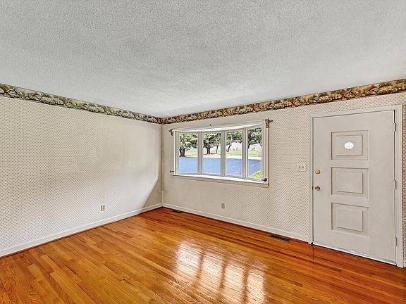 4th image of 4120 Mount Olivet Rd