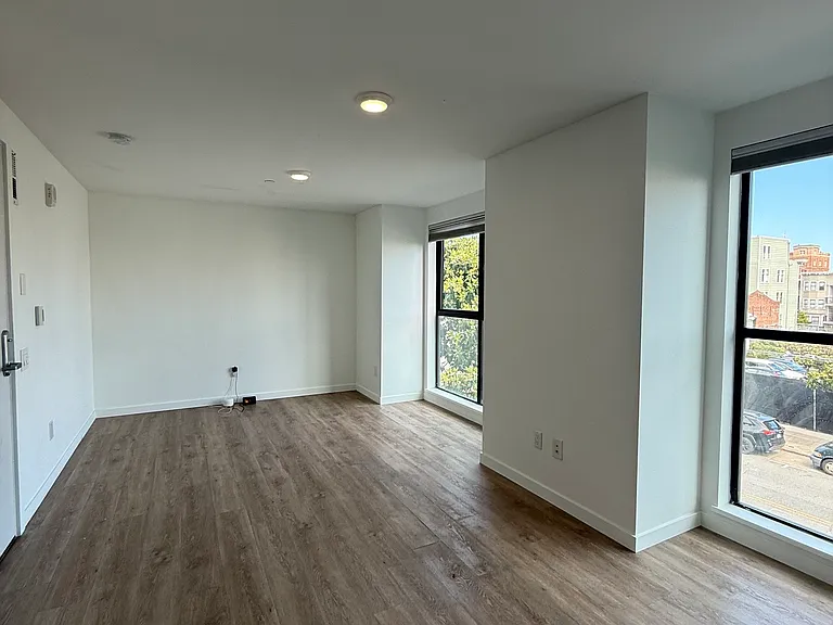 1532 Howard St #303 — Photo 5