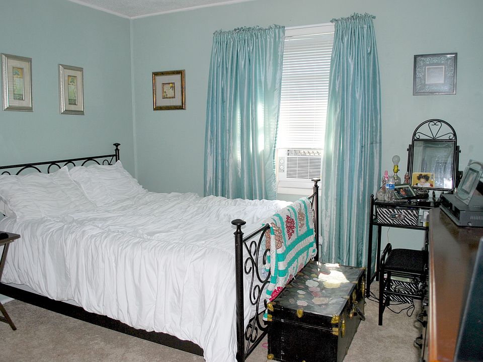 Upstairs Bedroom 1