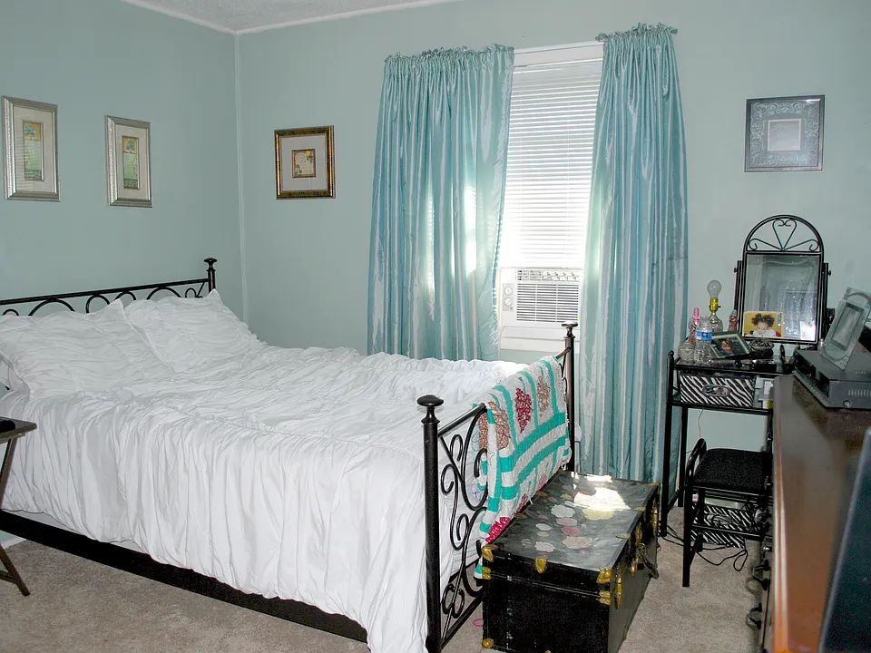 Upstairs Bedroom 1