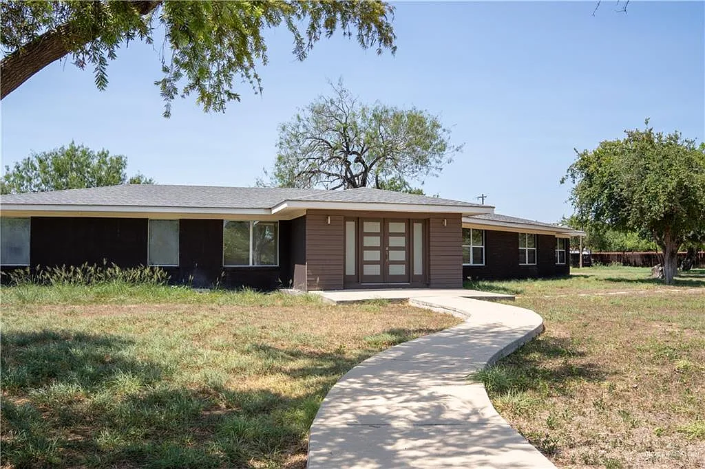 4 bed, 3.0 bath, 3658 sqft, $3,000 — Photo 1