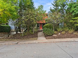 15 Darlington Ct, Pittsburgh, PA 15217