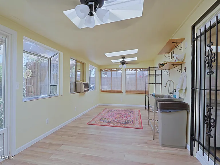 703 E Auburn Dr — Photo 35