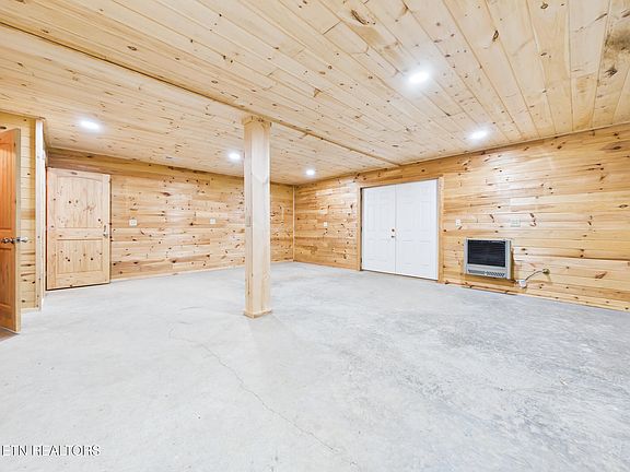 24th image of 113 Rivendell Ln