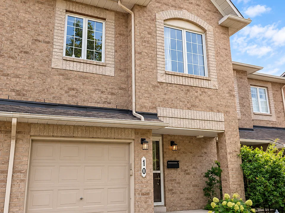 10 Landover Cres #1