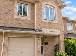 10 Landover Cres #1, Ottawa, ON K2M 2W2